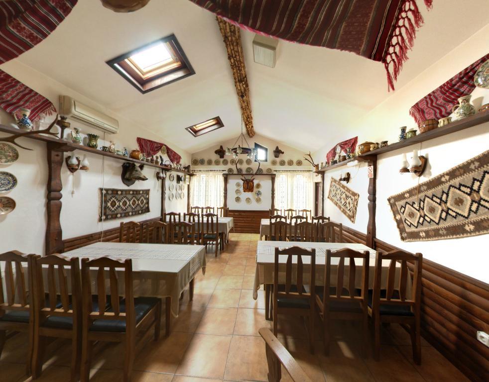 Pensiunea Cabana Soimul Comanesti  Buitenkant foto